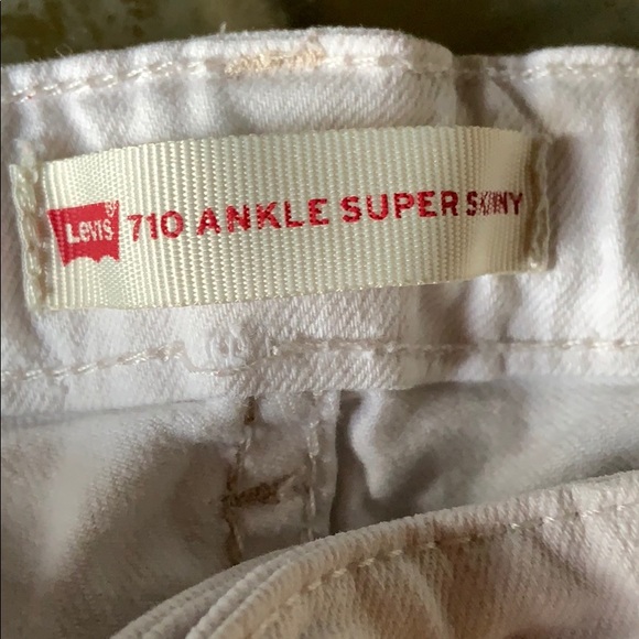 Levi’s white denim jean - Picture 2 of 5